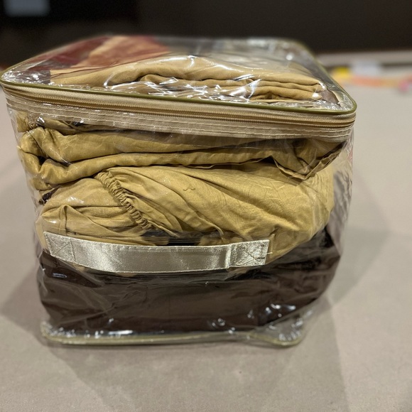 2 sets of king sheets gold and brown - Picture 2 of 11